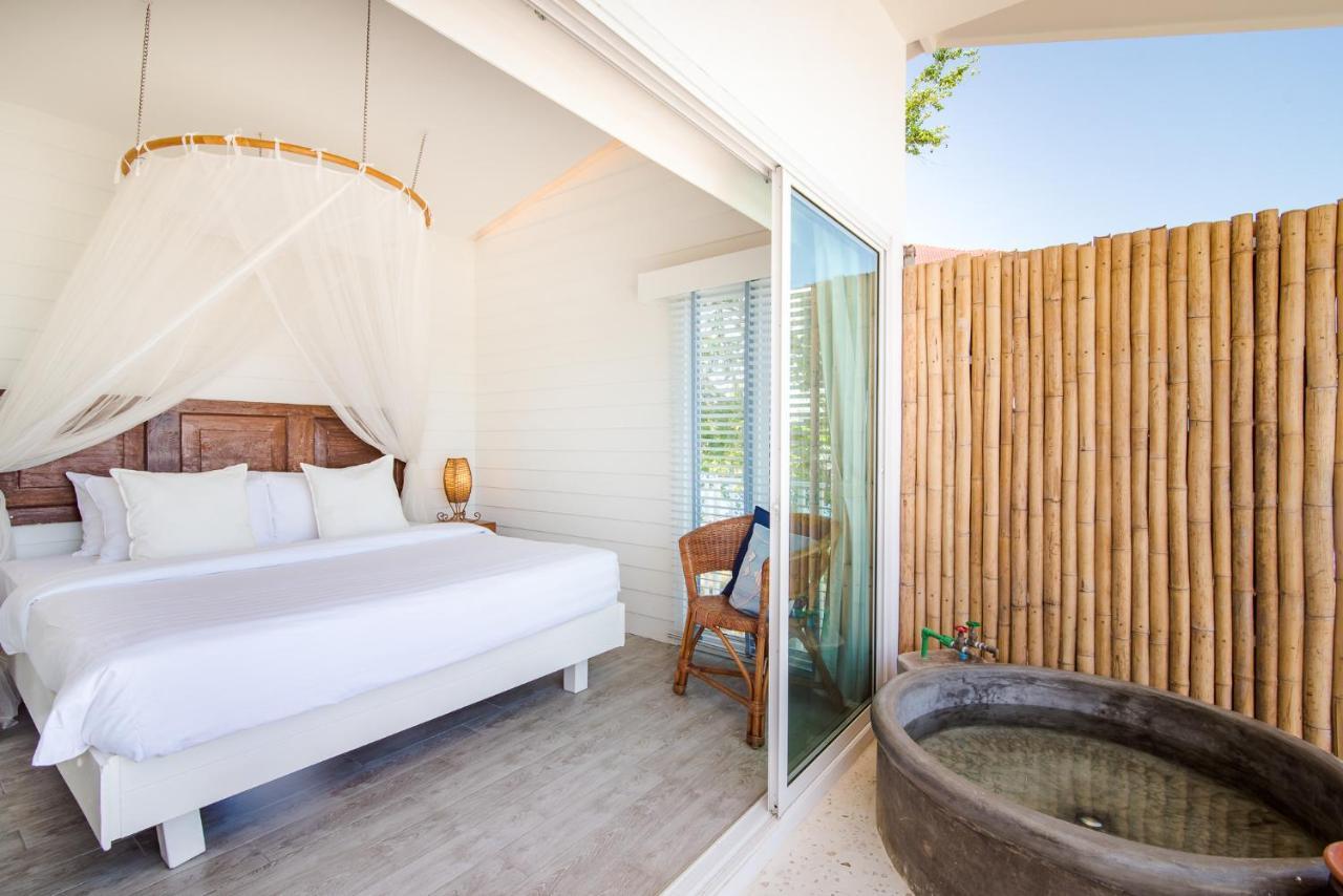 Baan Kangmung Hua Hin On The Beach Exterior photo